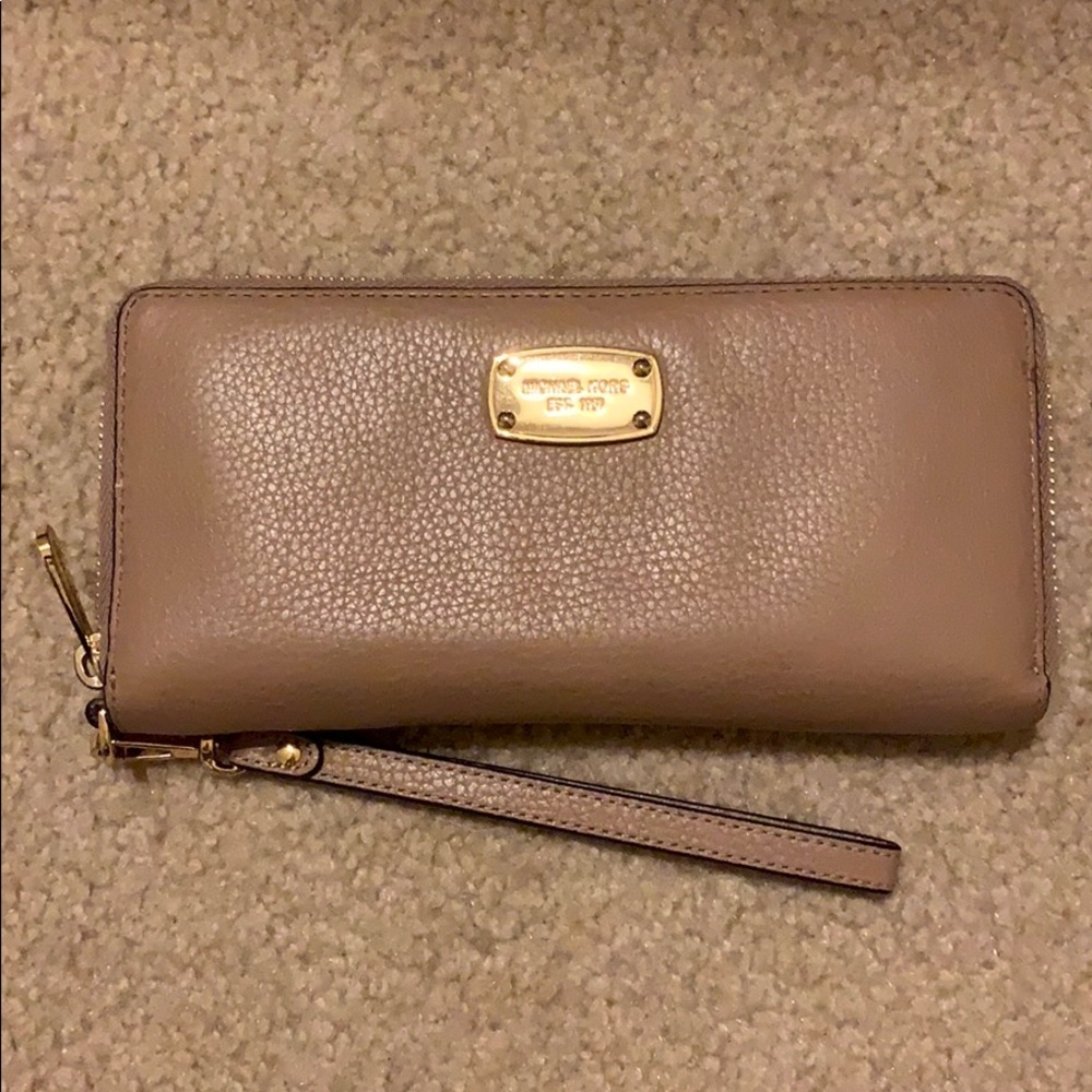 Michael Kors Continental Wallet